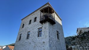 Εγκαινιάζεται στον Πύργο Καραμίχου η έκθεση “Ρυθμοί της Γης, Ανάσες των Ανθρώπων”