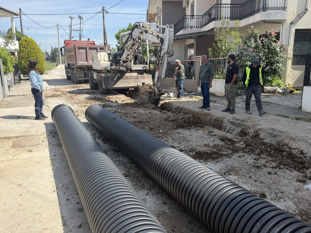 Έργα αποχέτευσης και ασφαλτόστρωσης σε εξέλιξη στα Φάρσαλα