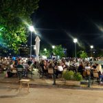 Γέμισε κόσμο η πλατεία Απιδανού στα Φάρσαλα στη συναυλία των Argon κάτω από την πανσέληνο