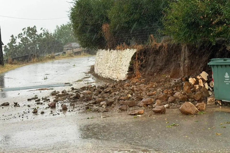 Σοβαρές ζημιές στη Σκοπιά Φαρσάλων από τη σφοδρή καταιγίδα – Πλημμύρισαν δρόμοι και υπέστησαν ζημιές υποδομές