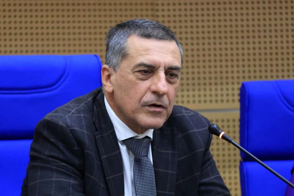 «ΛΕΥΚΟΣ ΚΑΠΝΟΣ» ΣΤΗΝ ΠΡΩΤΟΒΟΥΛΙΑ