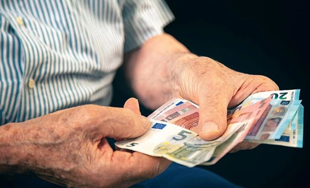 Πότε καταβάλλονται οι συντάξεις Σεπτεμβρίου – Οι ημερομηνίες πληρωμής και οι τελευταίες καταβολές του e-ΕΦΚΑ
