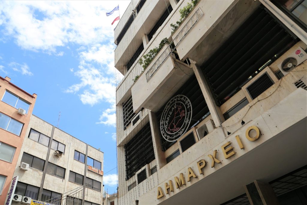 Δήμος Λαρισαίων: «Η βροχή διέκοψε τη συναυλία, όχι τη γιορτή»