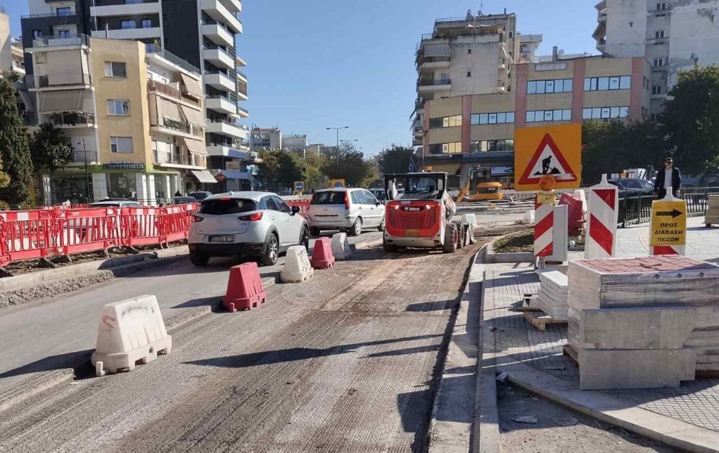 Με ταχείς ρυθμούς η ασφαλτόστρωση στον κόμβο Φαρσάλων – Σε ισχύ προσωρινές κυκλοφοριακές ρυθμίσεις